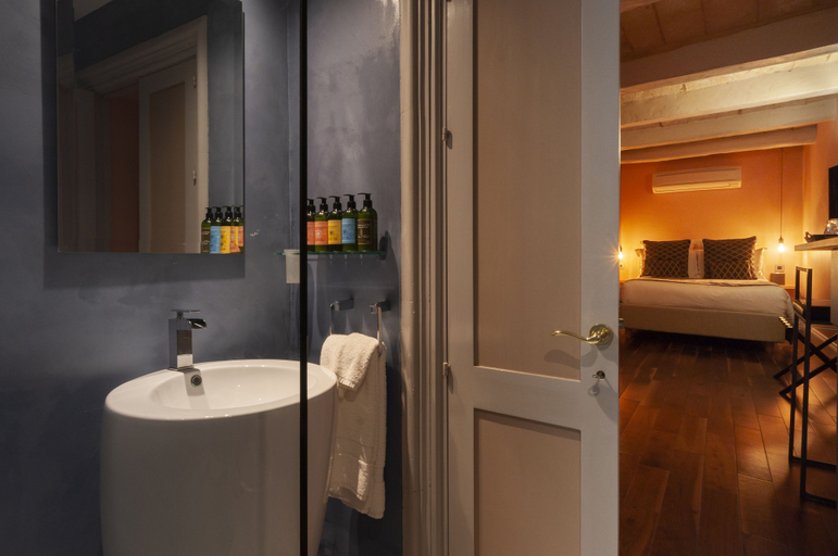 Bathroom 5, The Coleridge