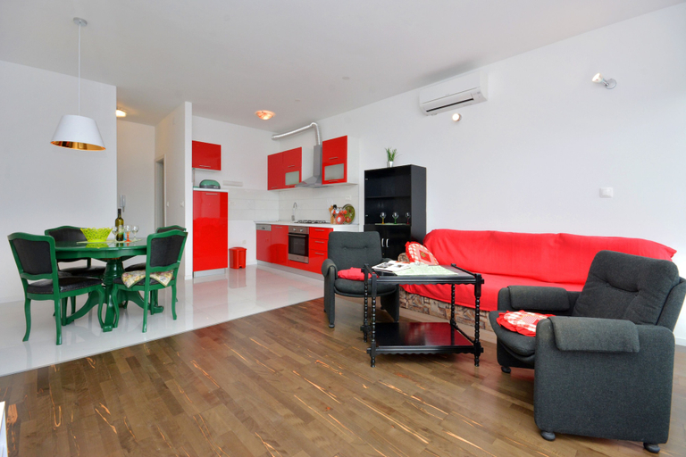 Others 5, Apartment Toni, Podstrana