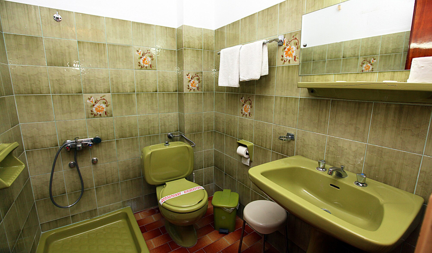 Bathroom 4, Mary Hotel, East Macedonia and Thrace