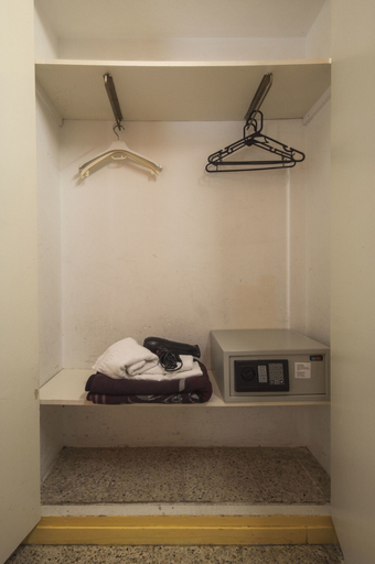 Others 5, Hostel Studio, Barcelona