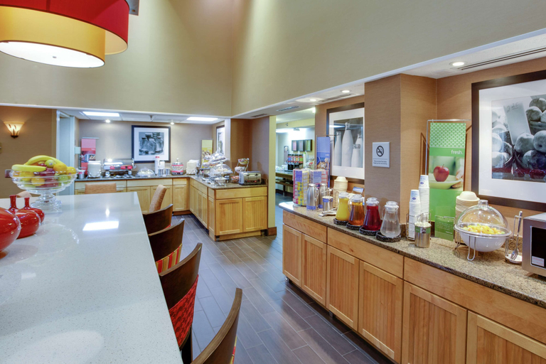 Food & Drinks 5, Hampton Inn by Hilton Chester South, Chesterfield