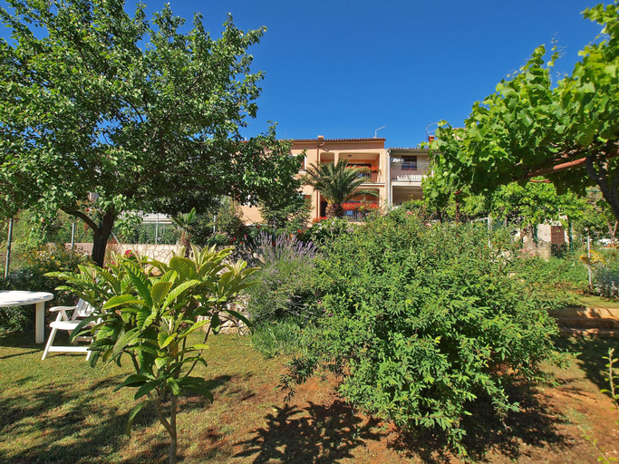 Others 5, Apartment 979, Medulin