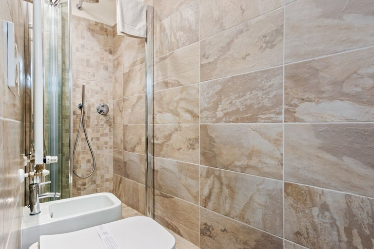 Bathroom 3, Piazzale Michelangelo Modern Flat, Florence