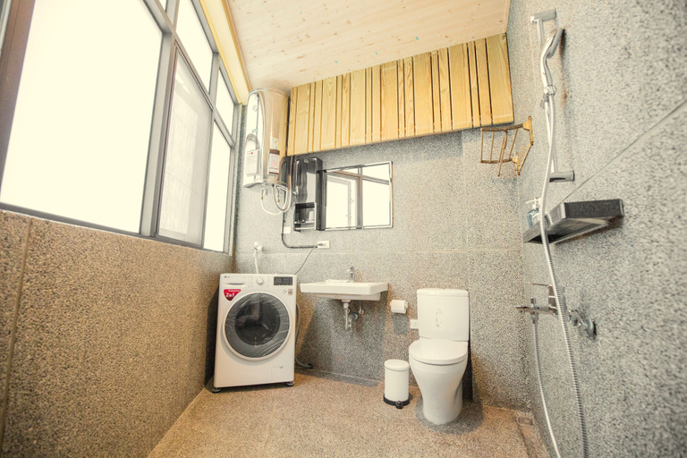 Bathroom 3, Lost Circle, Tainan