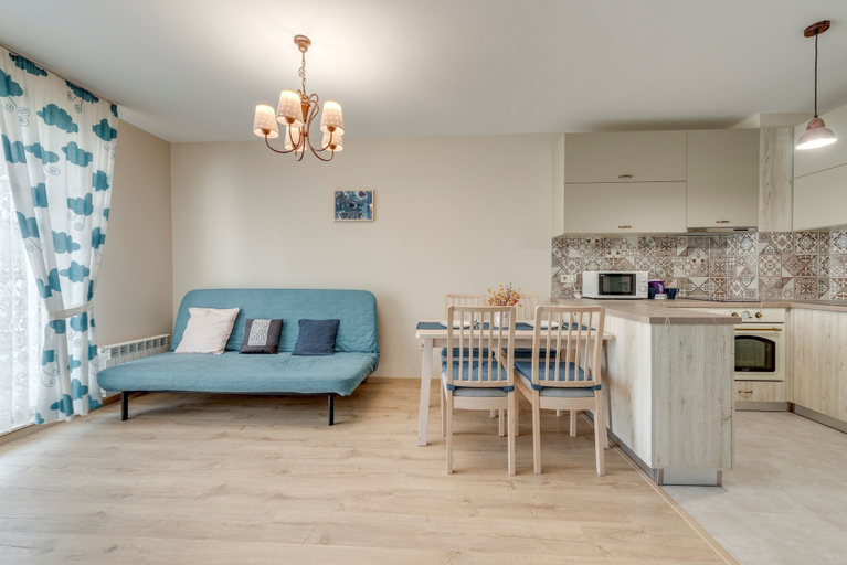 Others 4, Bright and Newly Refurbished Apartment Near Center, Stolichna