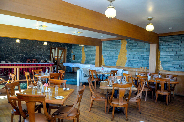 Food & Drinks 5, La Montana by TGI, The Nilgiris