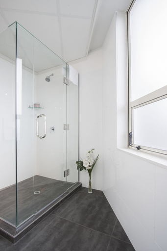Bathroom 5, Ascotia off Queen, Waitakere