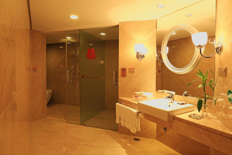 Bathroom 4, Ramada Longyan, Longyan