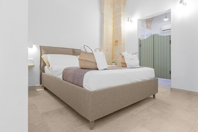 Bedroom 5, FILIA SOLIS - Old Town SUITEs & SPA, Brindisi