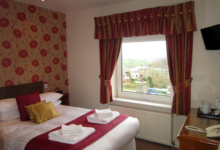 Bedroom 2, The Old White Lion Hotel, Bradford