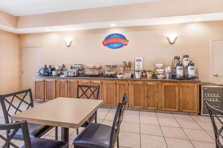 Food & Drinks 5, Baymont by Wyndham Cartersville, Bartow