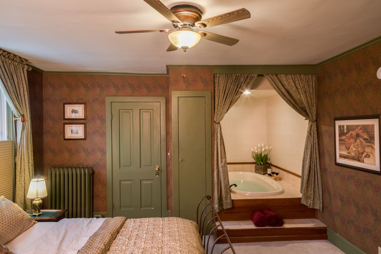 Bedroom 4, Astor House, Brown
