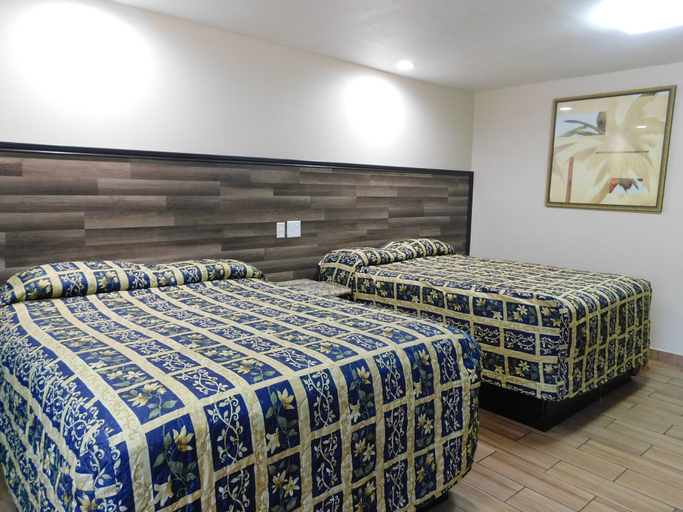 Bedroom 3, Hillcrest Motel, Maverick