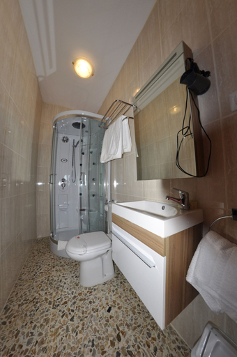 Bathroom 4, Hotel Galicia, Pontevedra