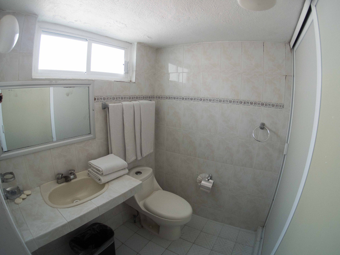 Bathroom 4, Hotel Qualitel Plus, Morelia