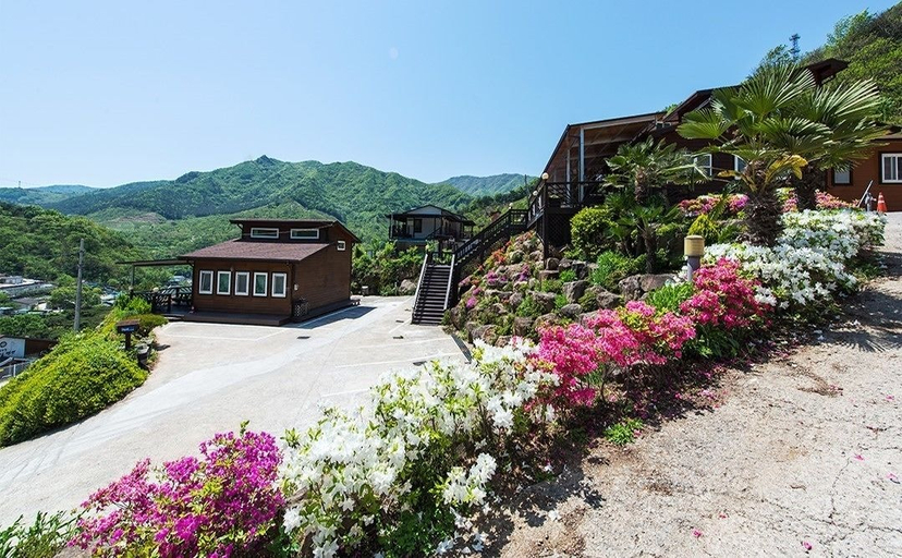 Exterior & Views, Jirisan Shiri Pension, Gurye