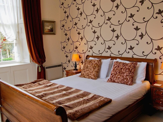 Bedroom 2, Rosecraddoc Manor Self Catering Holidays, Cornwall
