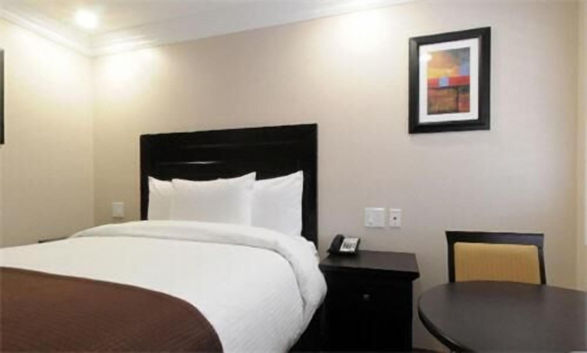 Bedroom 5, Raincross Hotel, Riverside