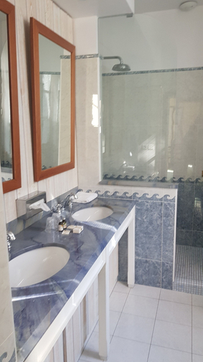 Bathroom 4, Manoir du Cunningham, Ille-et-Vilaine