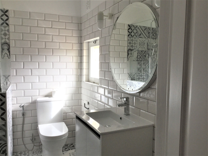 Bathroom, Castelinho da Azoia Apartment, Sintra