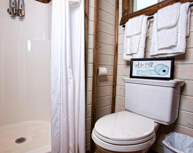 Bathroom 3, Life's Suites, Jones