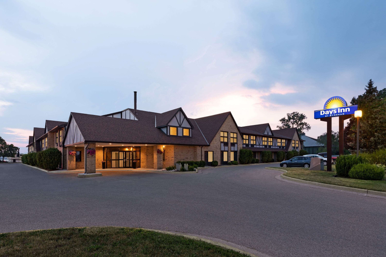 Exterior & Views 2, Days Inn by Wyndham Sarnia Harbourfront, Lambton