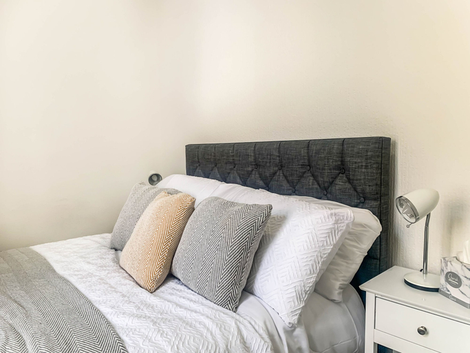 Bedroom 5, The Rosebery Retreat By The Castle 1-bed Apartment, Highland
