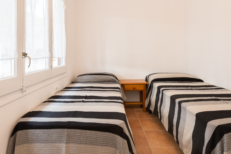 Bedroom 2, Apartment Blanch, Girona