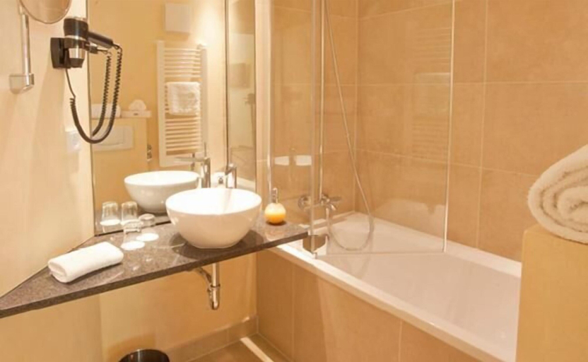 Bathroom 5, Hotel Donauhof, Deggendorf