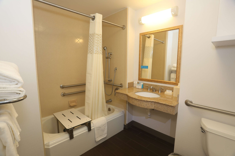 Bathroom 4, Hampton Inn Owego, Tioga