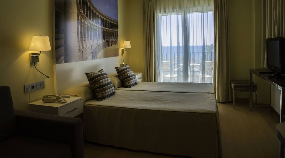 Bedroom 4, Playa Miguel Beach Club & Aparthotel, Málaga
