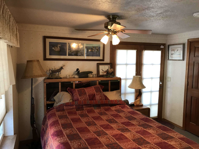 Bedroom 2, The Last Resort Lodge, Adams