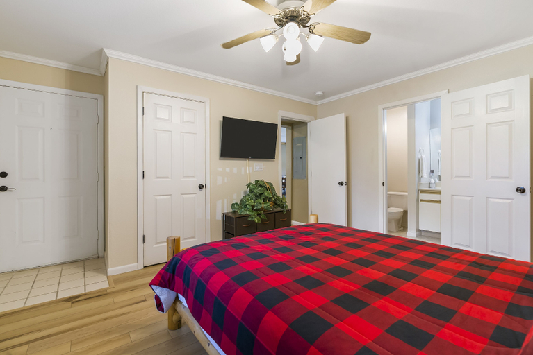 Bedroom 4, The Golf Lodge, Taney