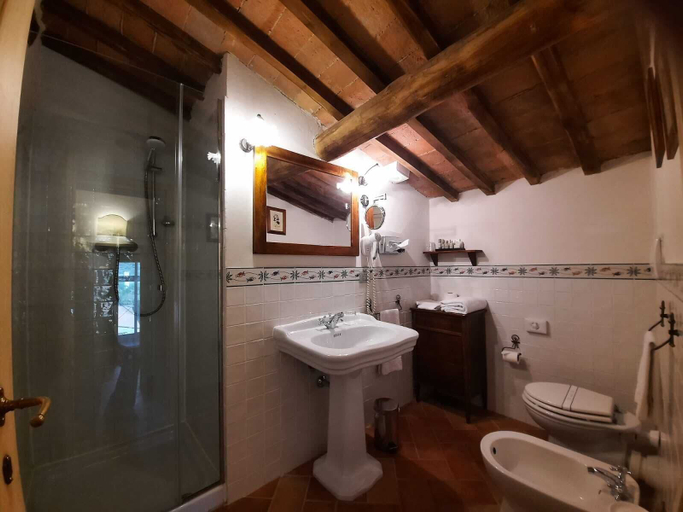 Bathroom 5, Villa Curina Resort, Siena