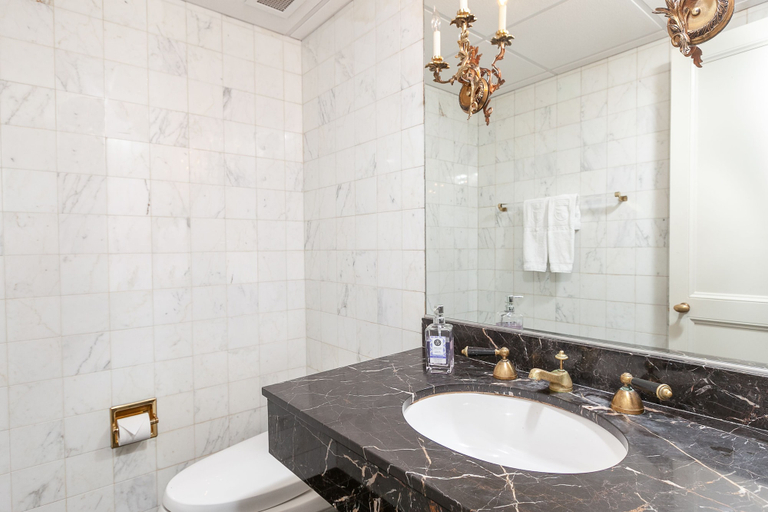 Bathroom 4, Fitzpatrick Manhattan Hotel, New York