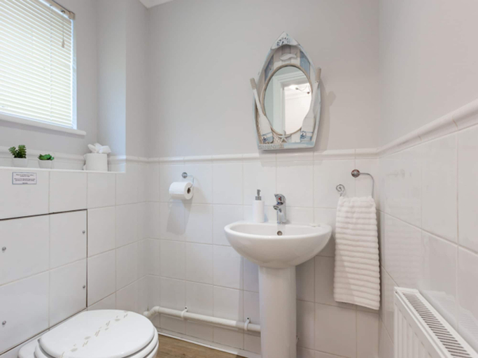 Bathroom 3, Angel Mews, Poole