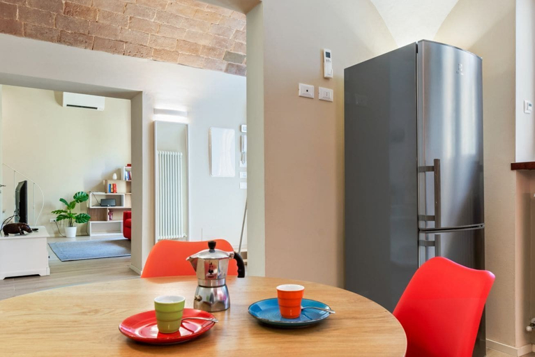 In-room dining 5, Piazzale Michelangelo Modern Flat, Florence