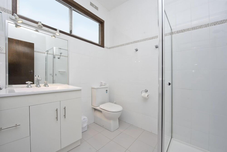 Bathroom 5, Hi Way Eight Motor Inn, N. Grampians - Stawell