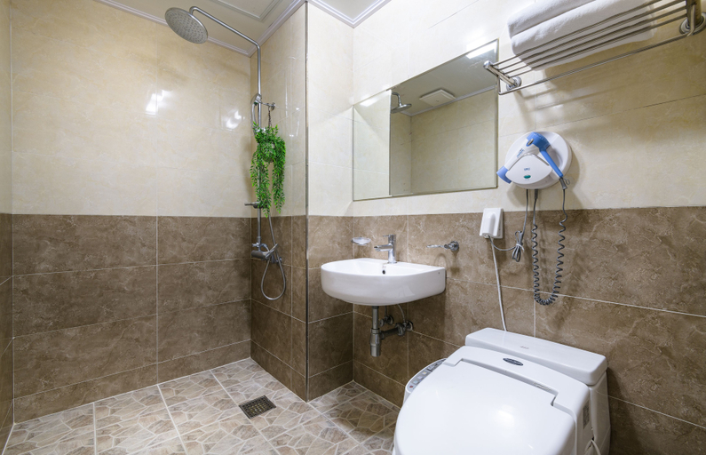 Bathroom 5, Famille Spa Resort, Seogwipo