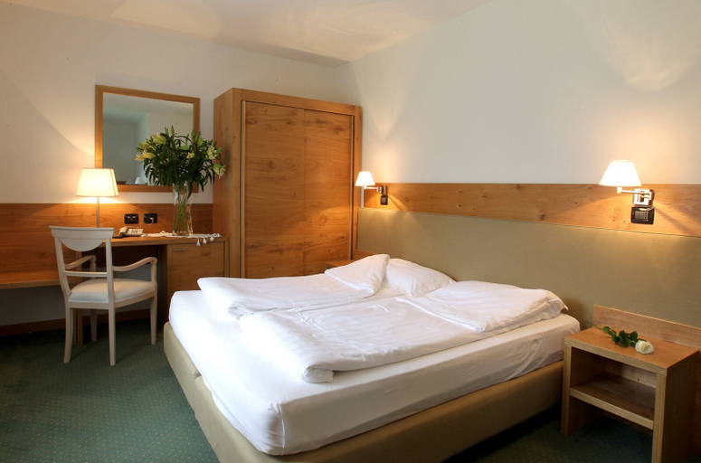 Bedroom 3, Olympic Royal, Trento