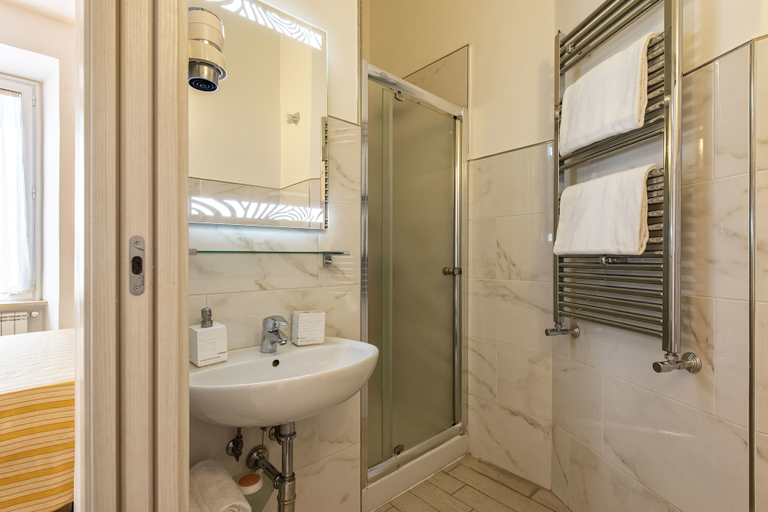 Bathroom 5, Merulana Suite 2, Roma