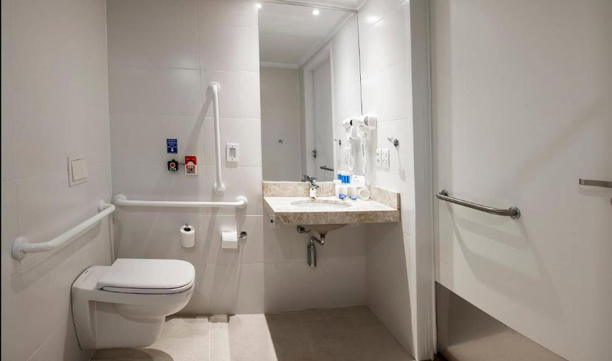 Bathroom 5, Holiday Inn Express FARROUPILHA by IHG, Farroupilha