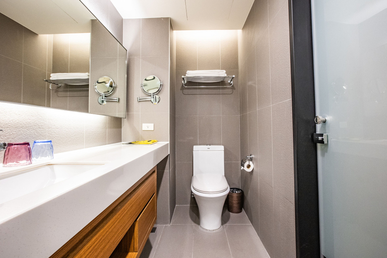 Bathroom 5, Mega Hotel, Chiayi City