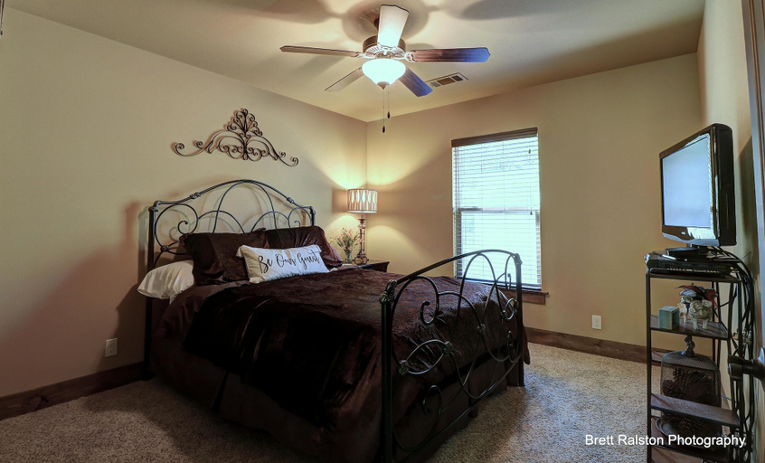 Bedroom, Lakeside Lodge - On Beaver Lake, Benton