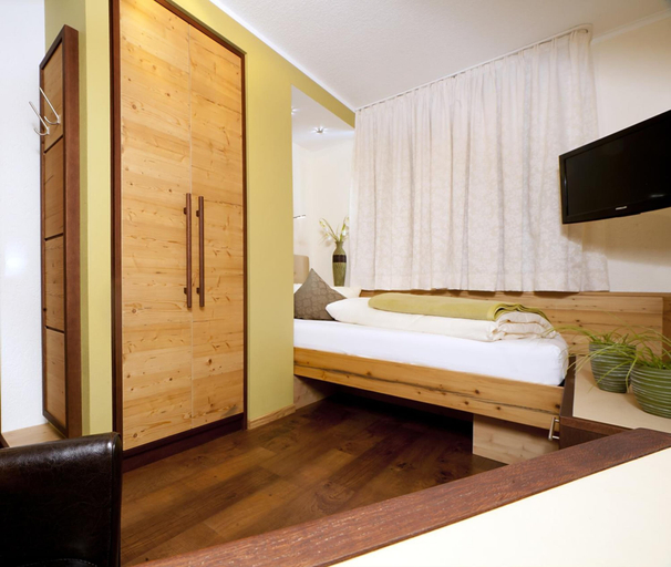 Bedroom 4, Hotel Bergblick, Lindau (Bodensee)