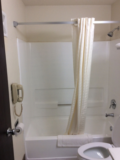 Bathroom 5, Rodeway Inn Whitehall, Muskegon