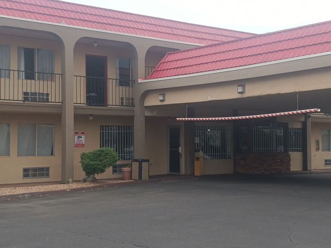Exterior & Views 2, Tree Inn & Suites Albuquerque., Bernalillo