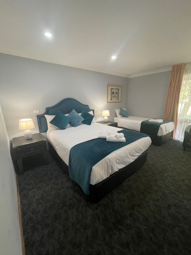 Bedroom 5, Town & Country Motor Inn Forbes, Forbes