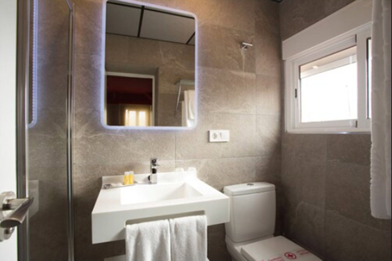 Bathroom 4, Hotel Sevilla, Sevilla