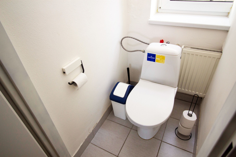 Bathroom 2, Nitra Glycerin Hostel, Nitra